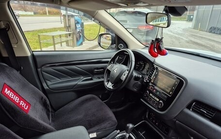 Mitsubishi Outlander III рестайлинг 3, 2017 год, 10 фотография