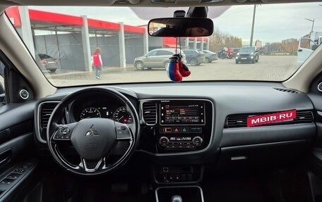 Mitsubishi Outlander III рестайлинг 3, 2017 год, 15 фотография