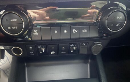 Toyota Hilux VIII, 2022 год, 7 600 000 рублей, 18 фотография