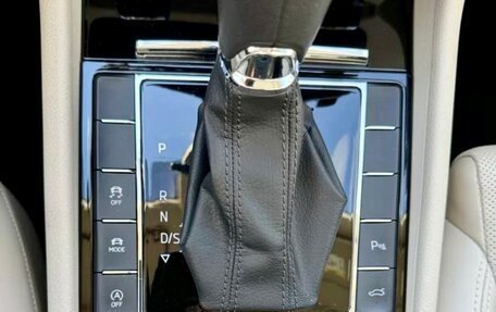 Skoda Superb III рестайлинг, 2018 год, 3 300 000 рублей, 3 фотография