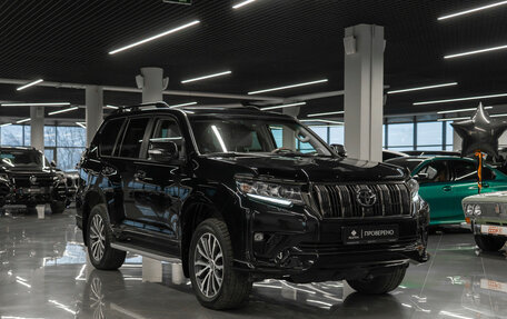Toyota Land Cruiser Prado 150 рестайлинг 2, 2021 год, 6 580 000 рублей, 2 фотография