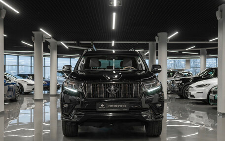 Toyota Land Cruiser Prado 150 рестайлинг 2, 2021 год, 6 580 000 рублей, 3 фотография