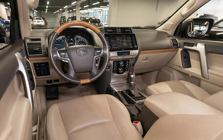 Toyota Land Cruiser Prado 150 рестайлинг 2, 2021 год, 6 580 000 рублей, 7 фотография