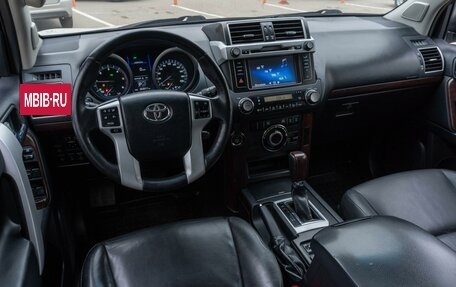 Toyota Land Cruiser Prado 150 рестайлинг 2, 2014 год, 3 389 000 рублей, 7 фотография