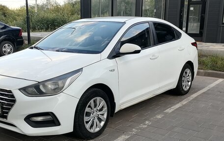 Hyundai Solaris II рестайлинг, 2018 год, 590 000 рублей, 3 фотография