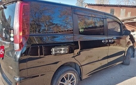 Toyota Noah III, 2016 год, 2 050 000 рублей, 1 фотография