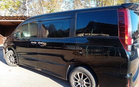 Toyota Noah III, 2016 год, 2 050 000 рублей, 2 фотография