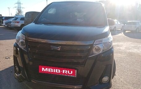 Toyota Noah III, 2016 год, 2 050 000 рублей, 4 фотография