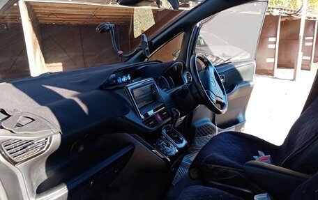 Toyota Noah III, 2016 год, 2 050 000 рублей, 10 фотография