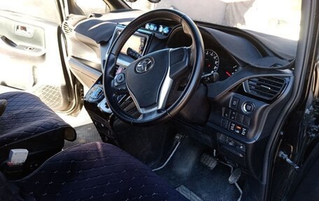 Toyota Noah III, 2016 год, 2 050 000 рублей, 12 фотография