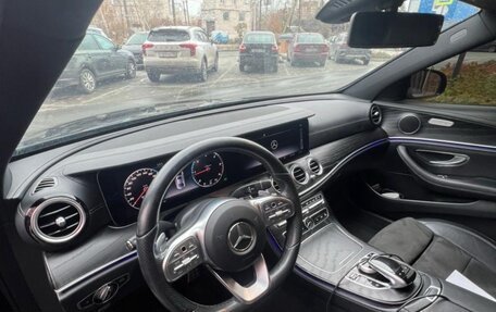 Mercedes-Benz E-Класс, 2020 год, 1 800 000 рублей, 3 фотография