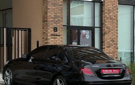 Mercedes-Benz E-Класс, 2020 год, 1 800 000 рублей, 8 фотография