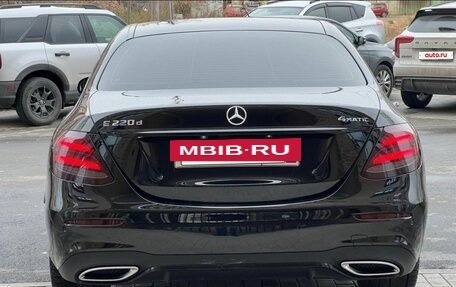 Mercedes-Benz E-Класс, 2020 год, 1 800 000 рублей, 4 фотография