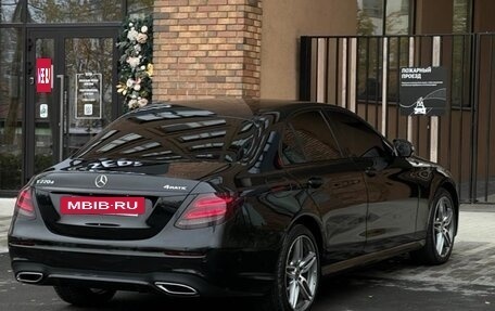 Mercedes-Benz E-Класс, 2020 год, 1 800 000 рублей, 6 фотография