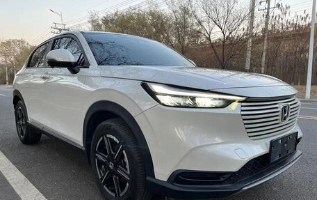 Honda Vezel, 2024 год, 2 070 000 рублей, 3 фотография