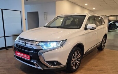 Mitsubishi Outlander III рестайлинг 3, 2019 год, 1 990 000 рублей, 1 фотография
