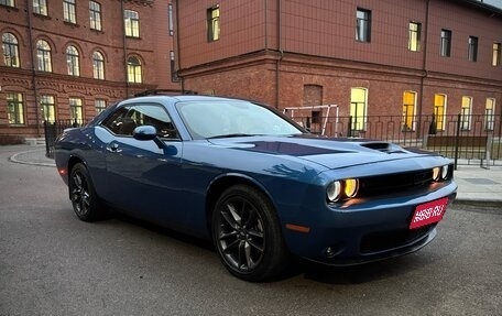 Dodge Challenger III рестайлинг 2, 2021 год, 2 200 000 рублей, 1 фотография