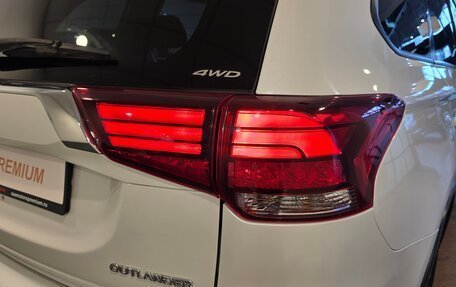 Mitsubishi Outlander III рестайлинг 3, 2019 год, 1 990 000 рублей, 8 фотография