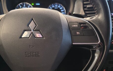 Mitsubishi Outlander III рестайлинг 3, 2019 год, 1 990 000 рублей, 10 фотография