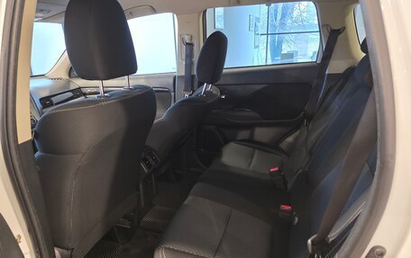 Mitsubishi Outlander III рестайлинг 3, 2019 год, 1 990 000 рублей, 20 фотография