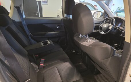 Mitsubishi Outlander III рестайлинг 3, 2019 год, 1 990 000 рублей, 22 фотография