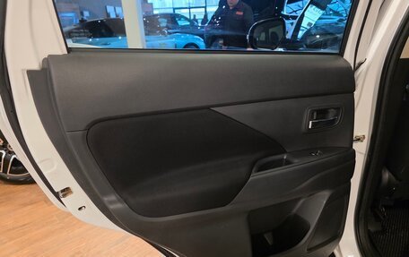 Mitsubishi Outlander III рестайлинг 3, 2019 год, 1 990 000 рублей, 21 фотография