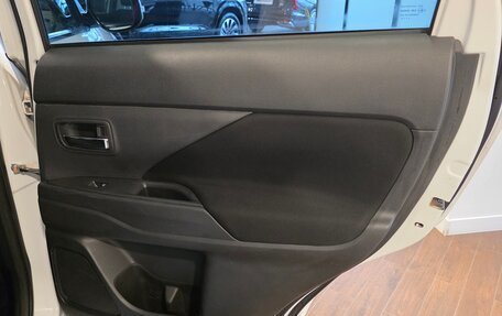 Mitsubishi Outlander III рестайлинг 3, 2019 год, 1 990 000 рублей, 24 фотография