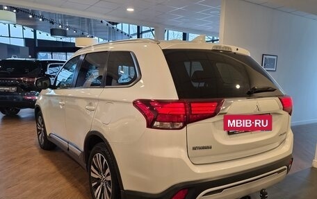 Mitsubishi Outlander III рестайлинг 3, 2019 год, 1 990 000 рублей, 2 фотография