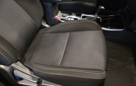 Mitsubishi Outlander III рестайлинг 3, 2019 год, 1 990 000 рублей, 25 фотография