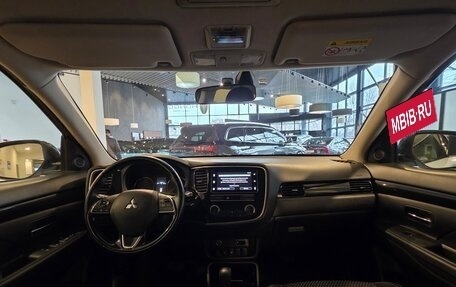 Mitsubishi Outlander III рестайлинг 3, 2019 год, 1 990 000 рублей, 23 фотография