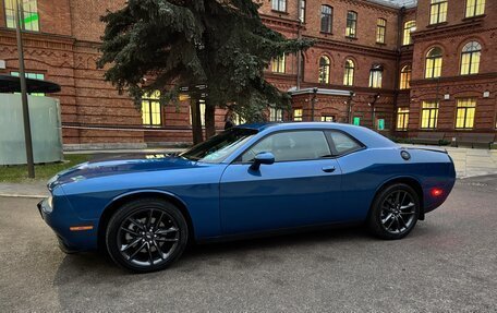 Dodge Challenger III рестайлинг 2, 2021 год, 2 200 000 рублей, 4 фотография