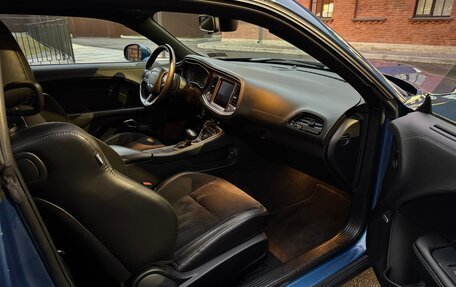 Dodge Challenger III рестайлинг 2, 2021 год, 2 200 000 рублей, 8 фотография