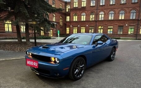 Dodge Challenger III рестайлинг 2, 2021 год, 2 200 000 рублей, 2 фотография