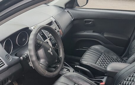 Mitsubishi Outlander III рестайлинг 3, 2011 год, 990 000 рублей, 9 фотография