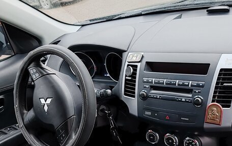 Mitsubishi Outlander III рестайлинг 3, 2011 год, 990 000 рублей, 23 фотография