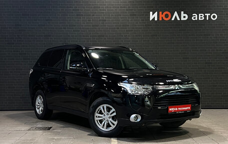 Mitsubishi Outlander III рестайлинг 3, 2013 год, 1 545 000 рублей, 4 фотография