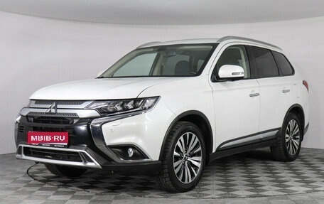 Mitsubishi Outlander III рестайлинг 3, 2021 год, 2 499 000 рублей, 1 фотография