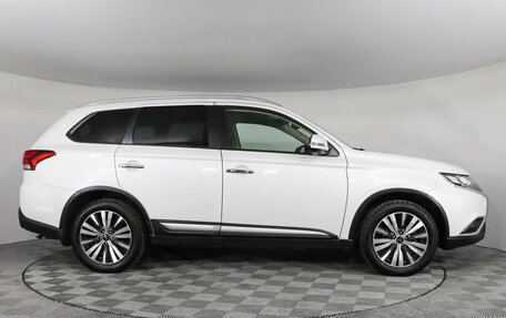 Mitsubishi Outlander III рестайлинг 3, 2021 год, 2 499 000 рублей, 4 фотография