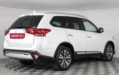 Mitsubishi Outlander III рестайлинг 3, 2021 год, 2 499 000 рублей, 5 фотография