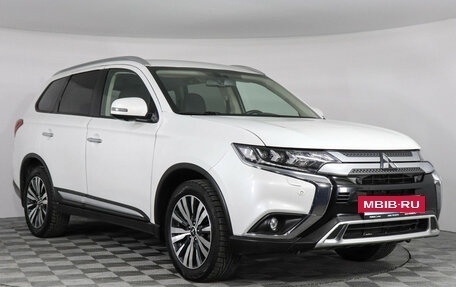 Mitsubishi Outlander III рестайлинг 3, 2021 год, 2 499 000 рублей, 3 фотография