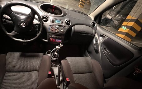 Toyota Yaris I рестайлинг, 2002 год, 330 000 рублей, 6 фотография