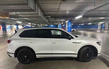 Volkswagen Touareg III, 2019 год, 3 990 000 рублей, 2 фотография