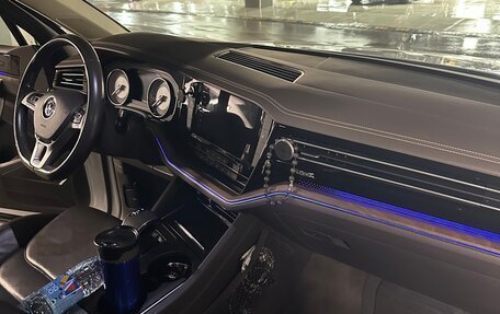 Volkswagen Touareg III, 2019 год, 3 990 000 рублей, 8 фотография