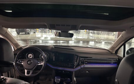 Volkswagen Touareg III, 2019 год, 3 990 000 рублей, 6 фотография