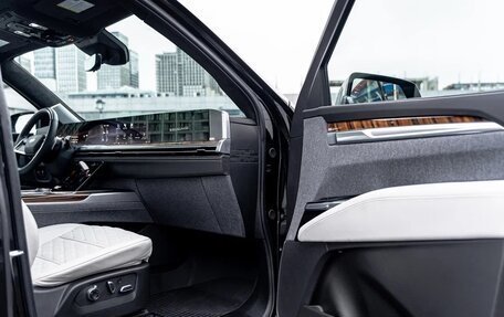 Cadillac Escalade V, 2025 год, 19 990 000 рублей, 25 фотография