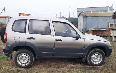 Chevrolet Niva I рестайлинг, 2009 год, 330 000 рублей, 2 фотография