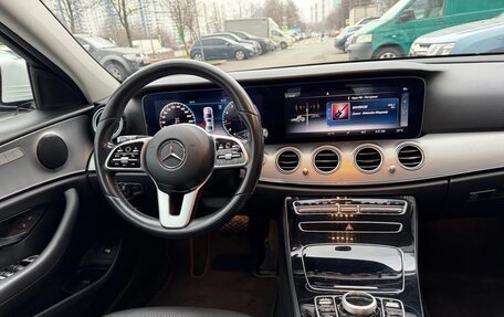 Mercedes-Benz E-Класс, 2019 год, 3 500 000 рублей, 10 фотография