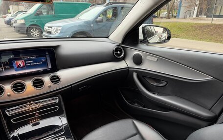 Mercedes-Benz E-Класс, 2019 год, 3 500 000 рублей, 13 фотография