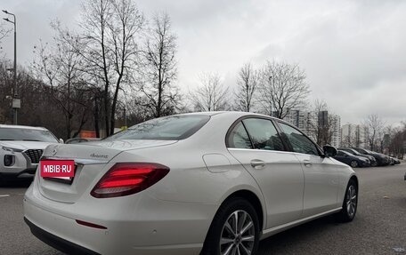 Mercedes-Benz E-Класс, 2019 год, 3 500 000 рублей, 26 фотография
