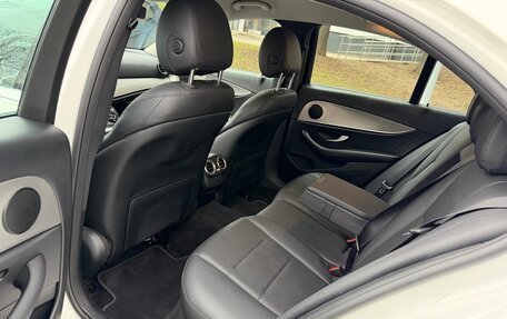 Mercedes-Benz E-Класс, 2019 год, 3 500 000 рублей, 38 фотография